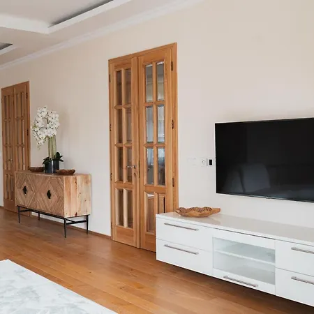 Executive 2-bdrm *