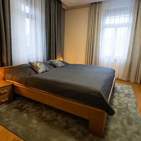 Apartment Executive 2-bdrm *
