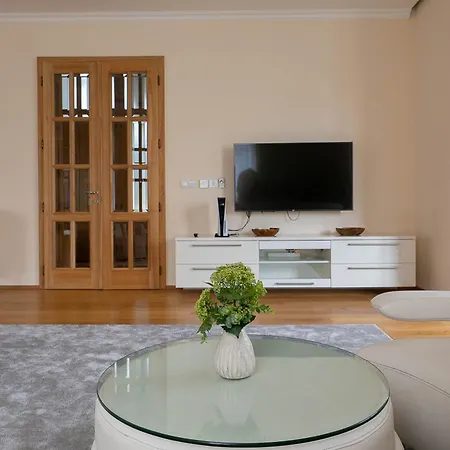 Executive 2-bdrm *