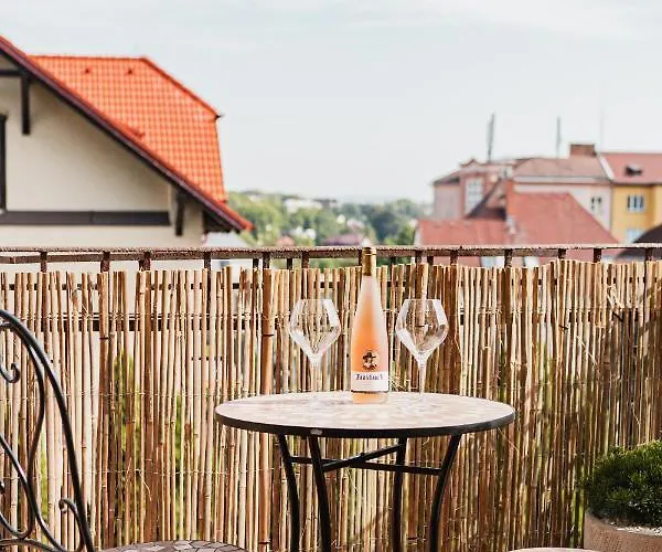 Executive 2-bdrm דירה *